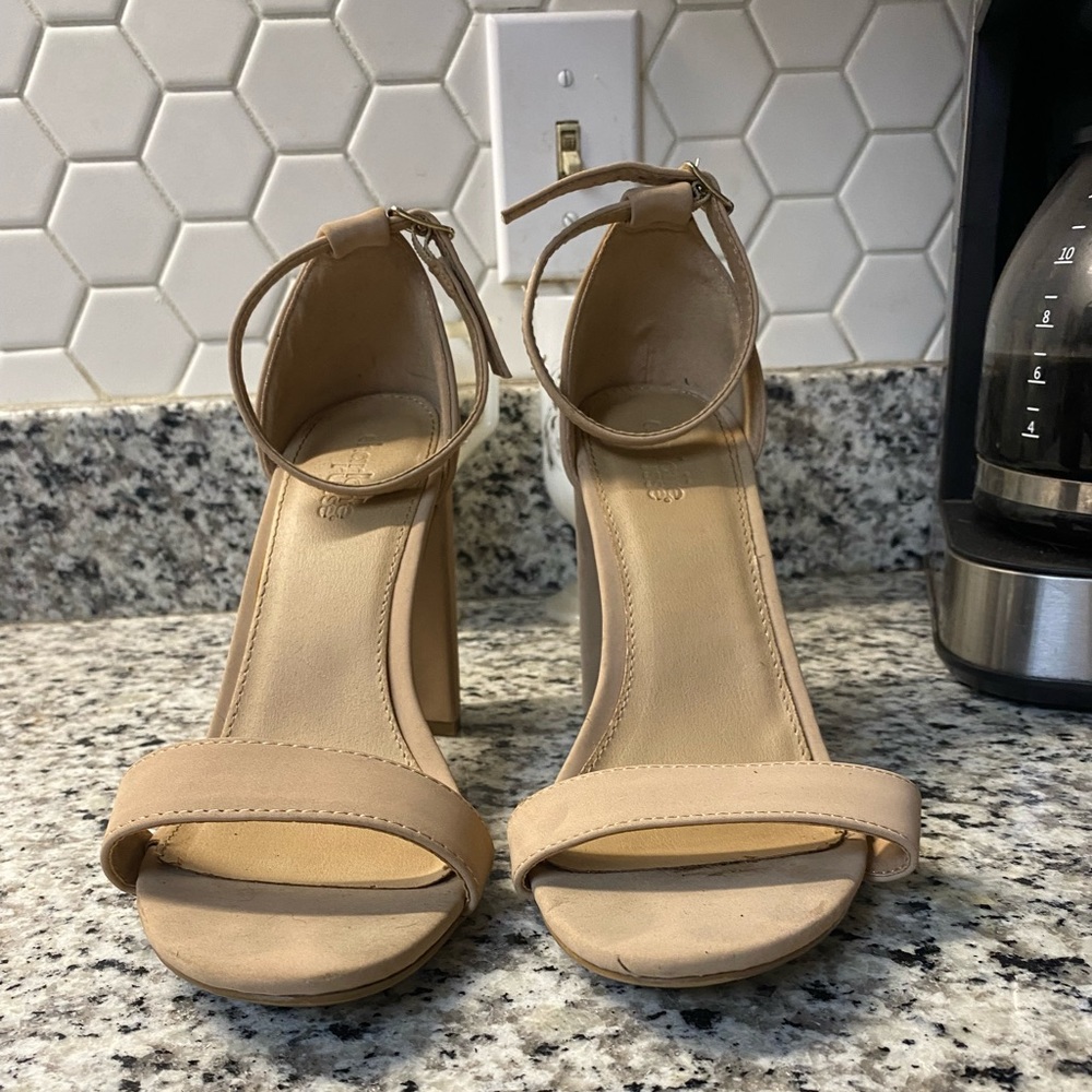 High heels nude